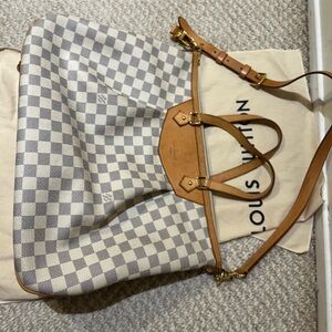 LOUIS VUITTON
Siracusa MM Damier Azur